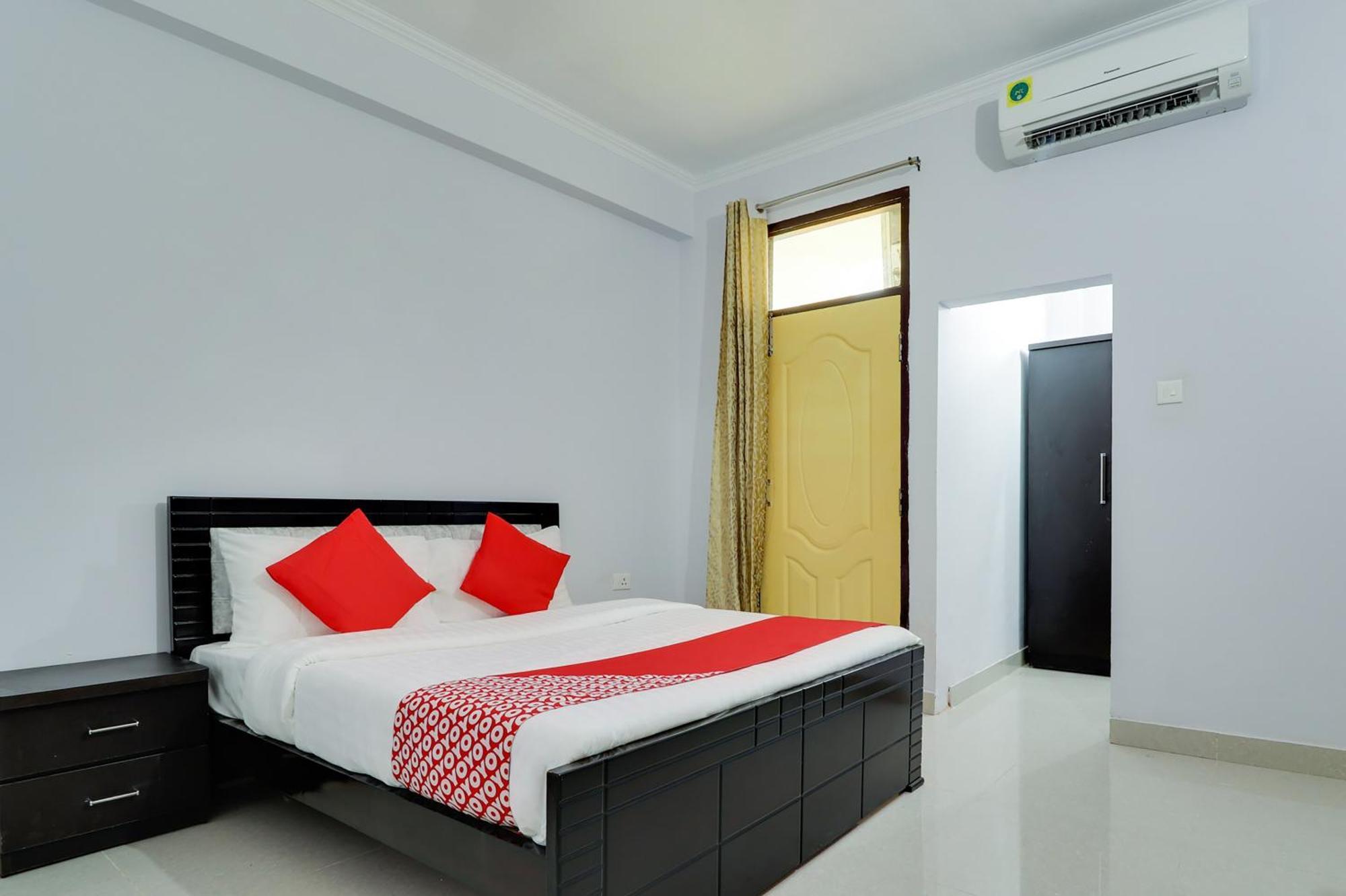 Hotel O Vgs Chinhat Buitenkant foto