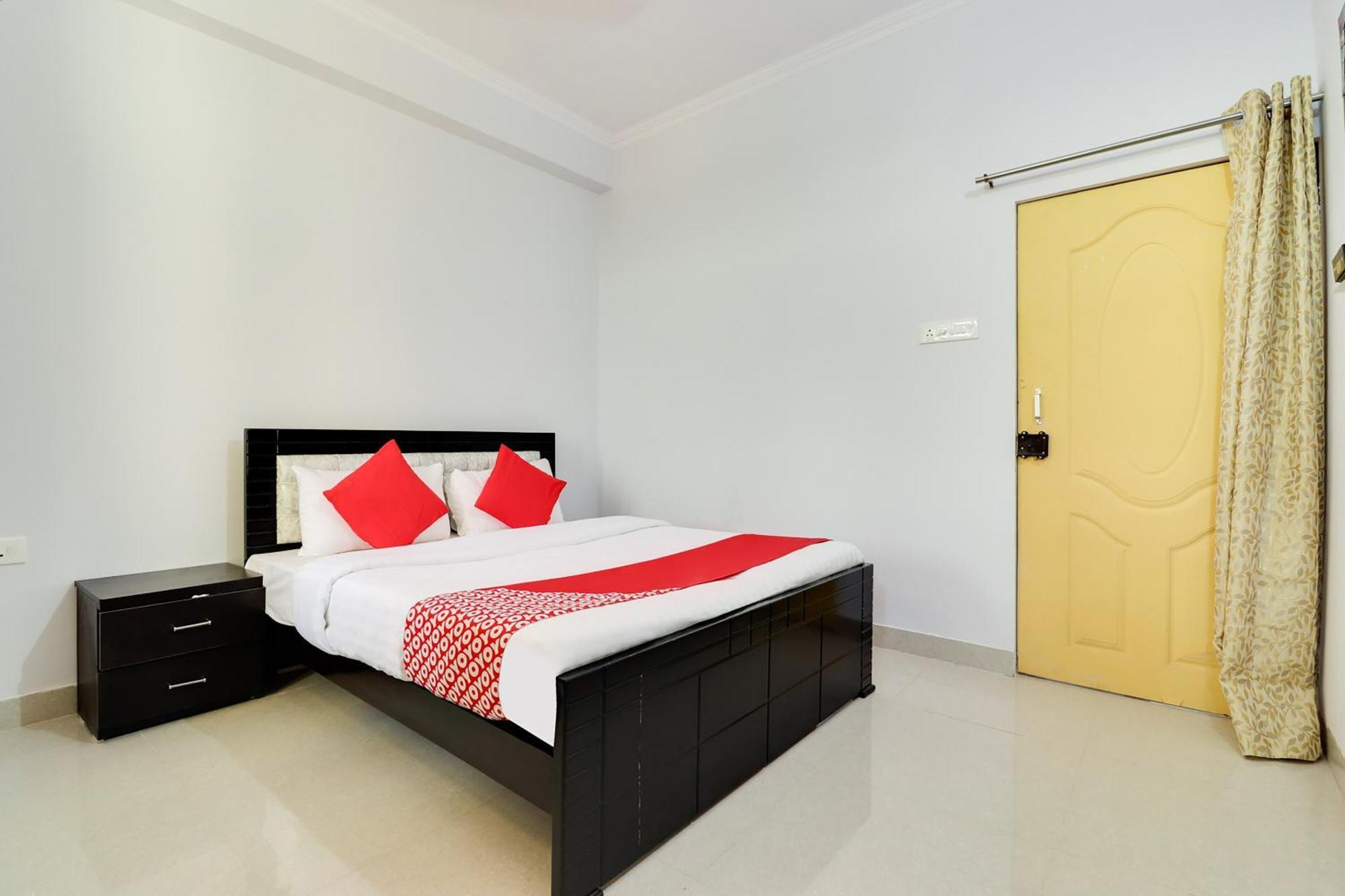 Hotel O Vgs Chinhat Buitenkant foto