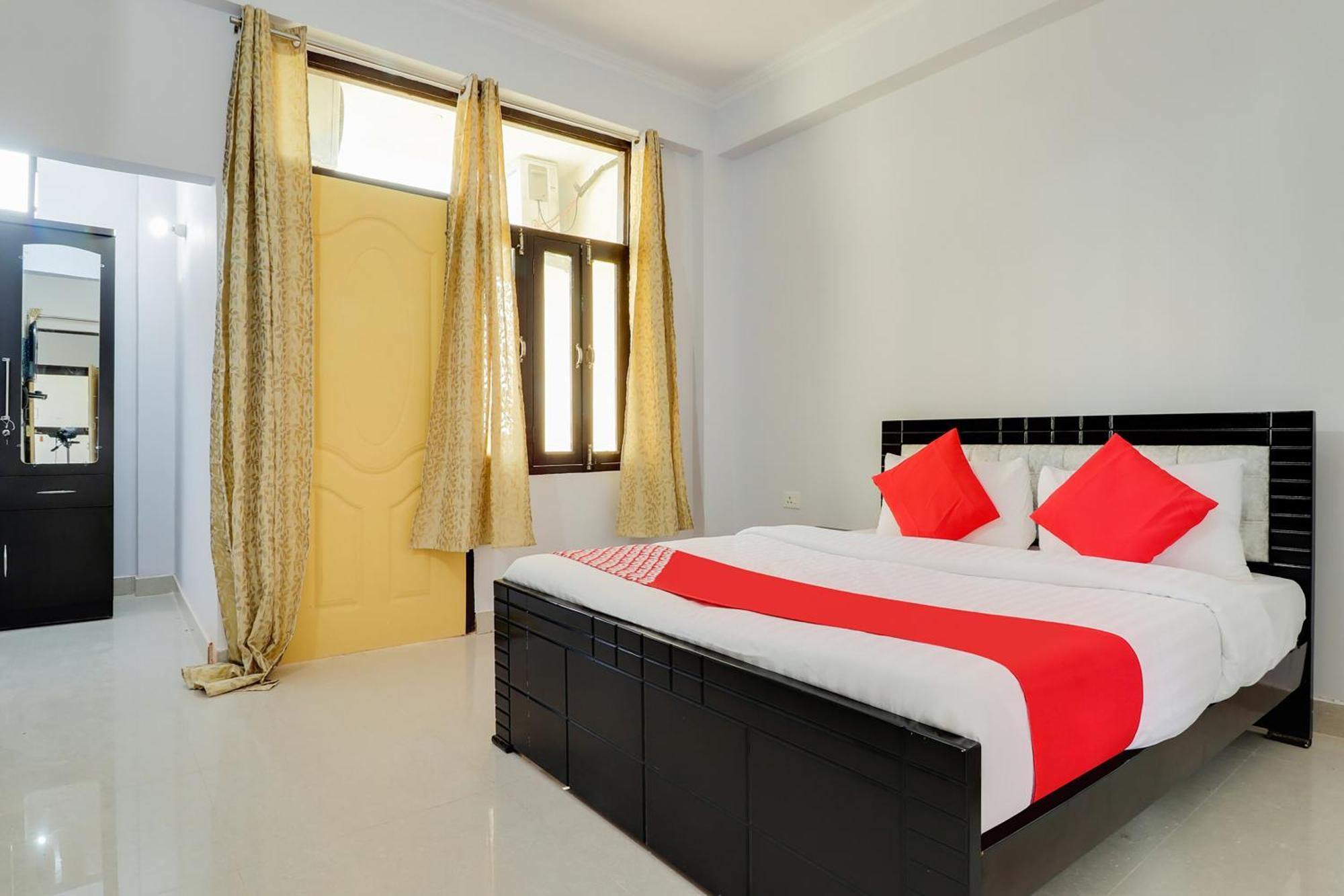 Hotel O Vgs Chinhat Buitenkant foto