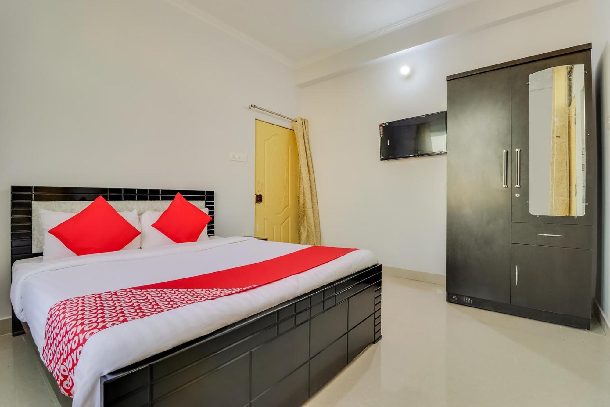 Hotel O Vgs Chinhat Buitenkant foto