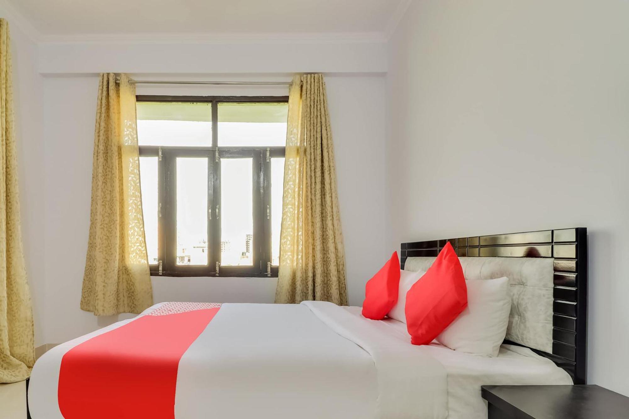 Hotel O Vgs Chinhat Buitenkant foto