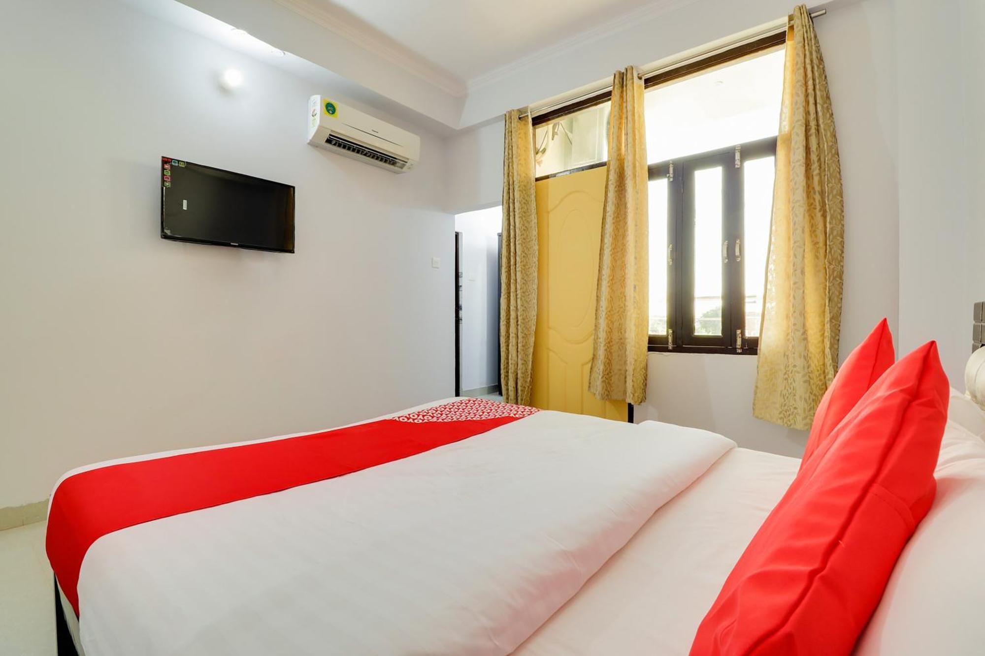 Hotel O Vgs Chinhat Buitenkant foto